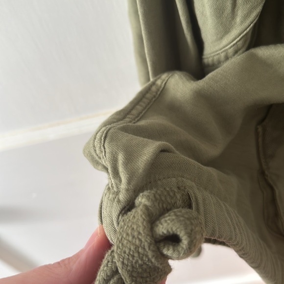 AE Pullover - Picture 4 of 5